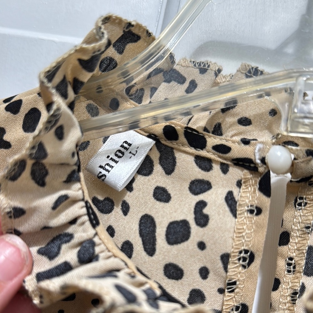 Leopard Print Ruffle Blouse - Picture 2 of 5